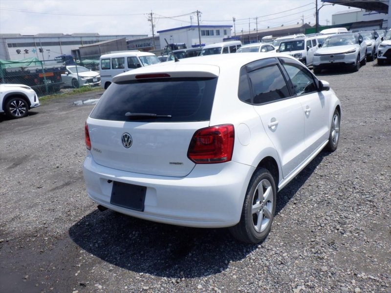 VOLKSWAGEN POLO